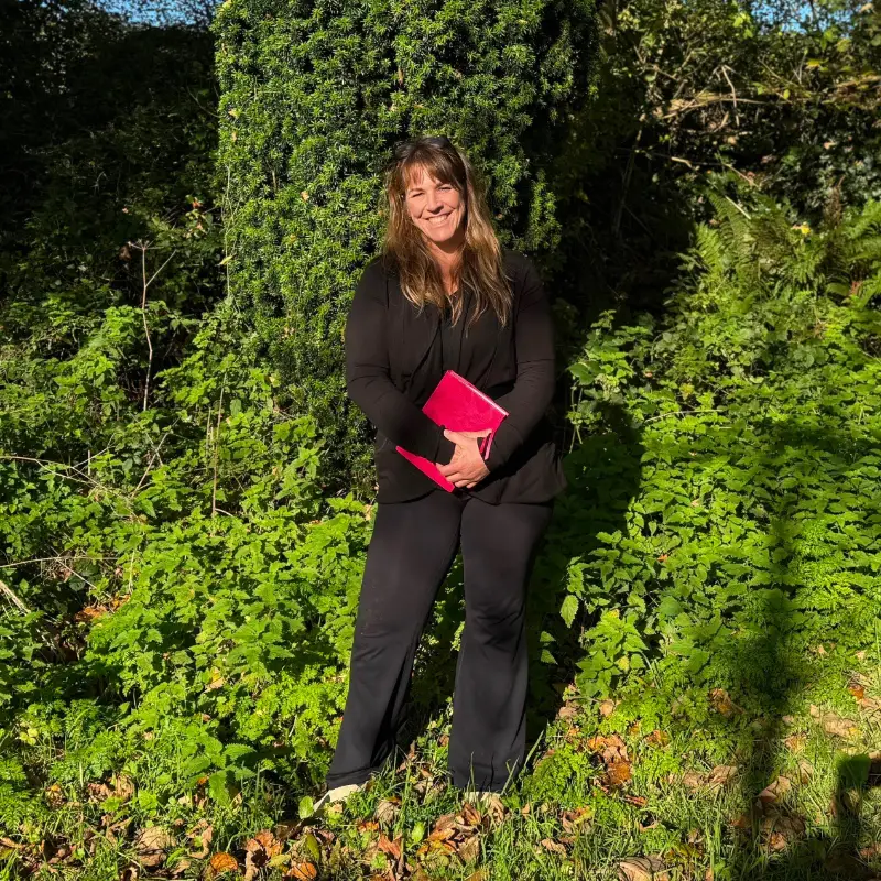 Shelley beside yew tree